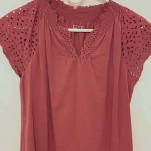 Capped sleeve eyelet top
